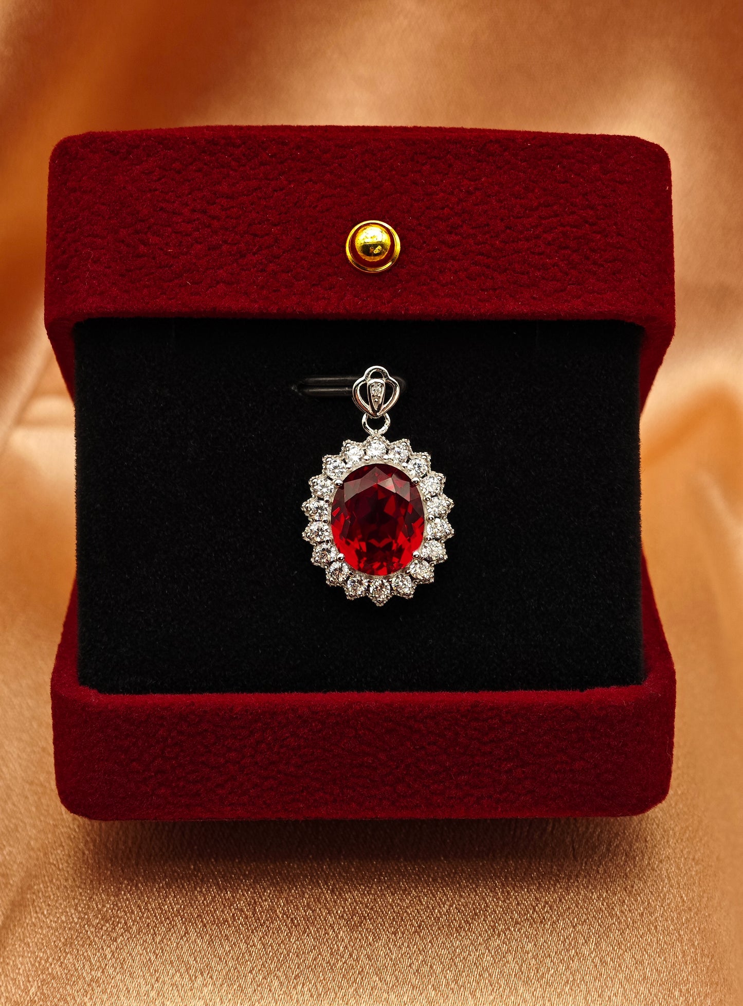 Lab-grown Ruby pendant Necklace 6 carats
